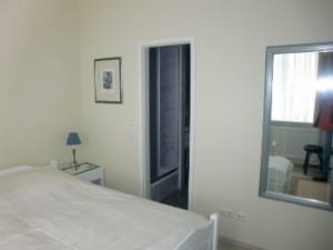 Doppelbett-Schlafzimmer mit Bad en suite